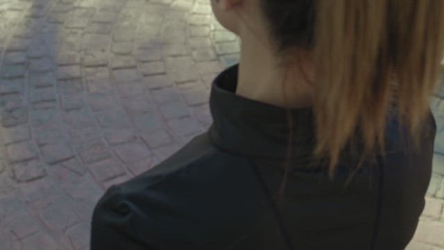 A young runner woman dressed in a black sports outfit starts a countdown on her smartwatch.